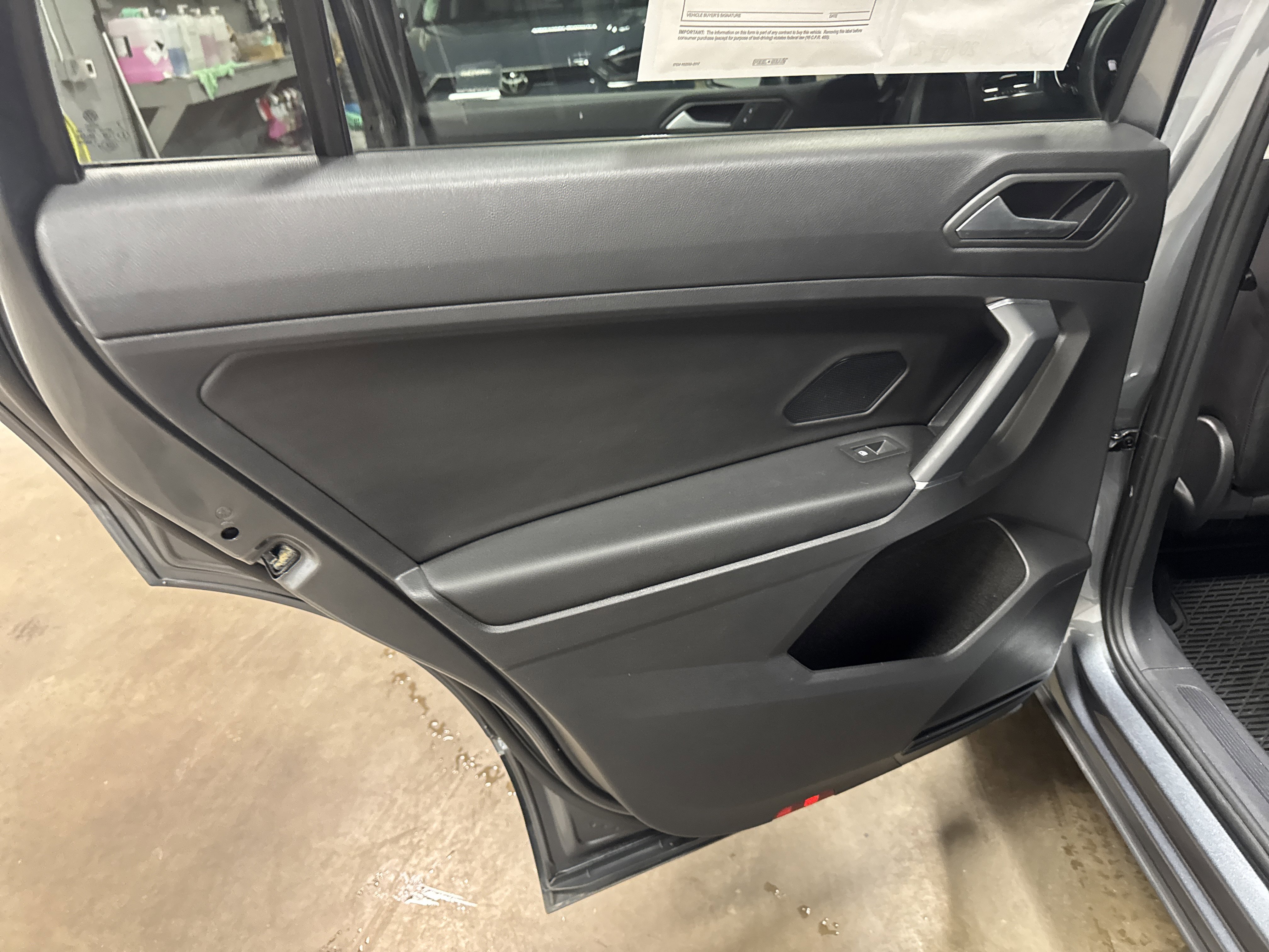 Used 2020 Volkswagen Tiguan SE w/ Panoramic Sunroof Package image 31