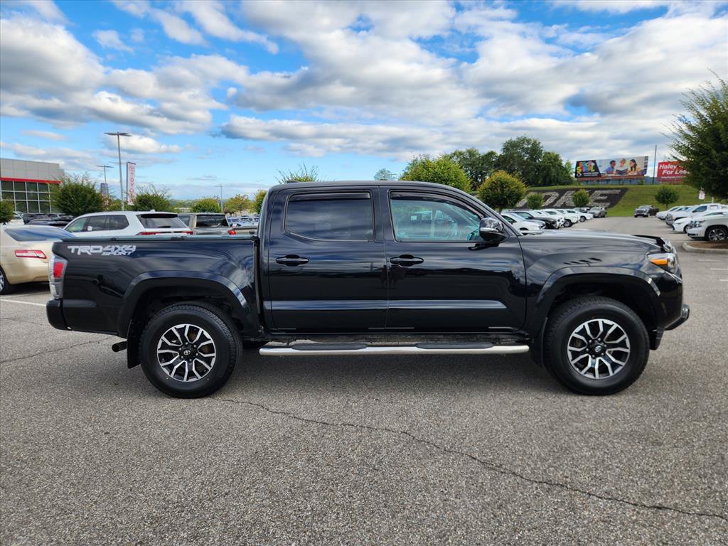Used 2020 Toyota Tacoma TRD Sport w/ TRD Premium Sport Package AWD/4WD image 3