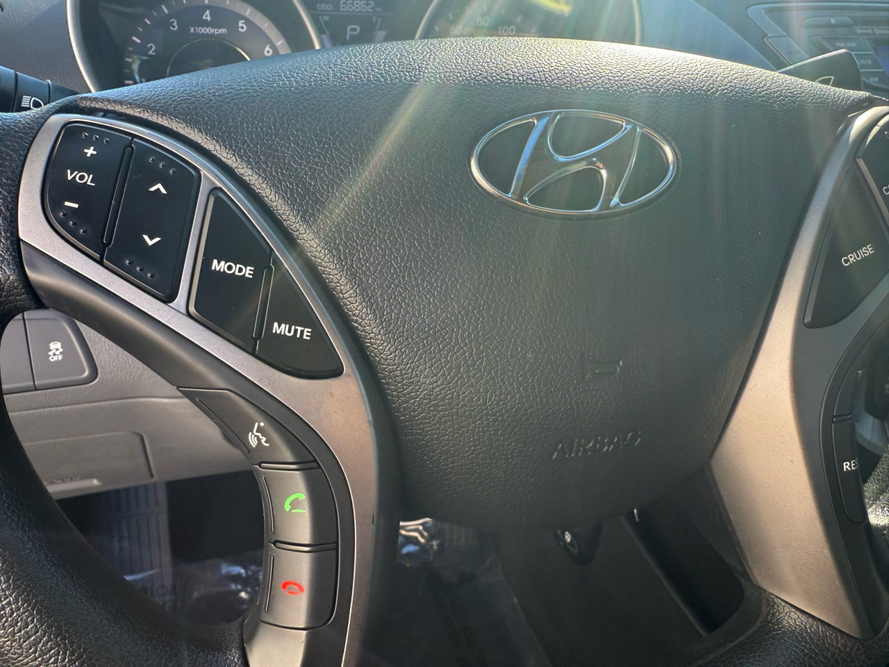 Used 2013 Hyundai Elantra GLS w/ Preferred Pkg image 30