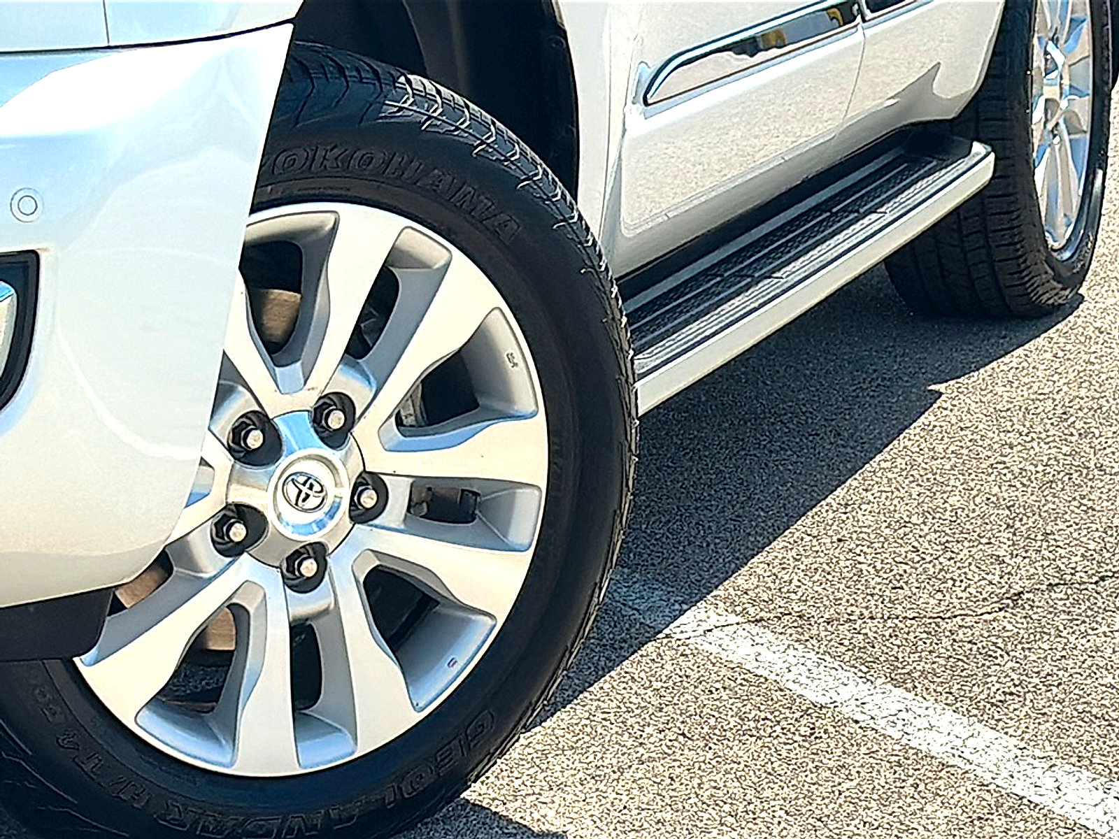 Used 2020 Toyota Sequoia Platinum RWD image 3