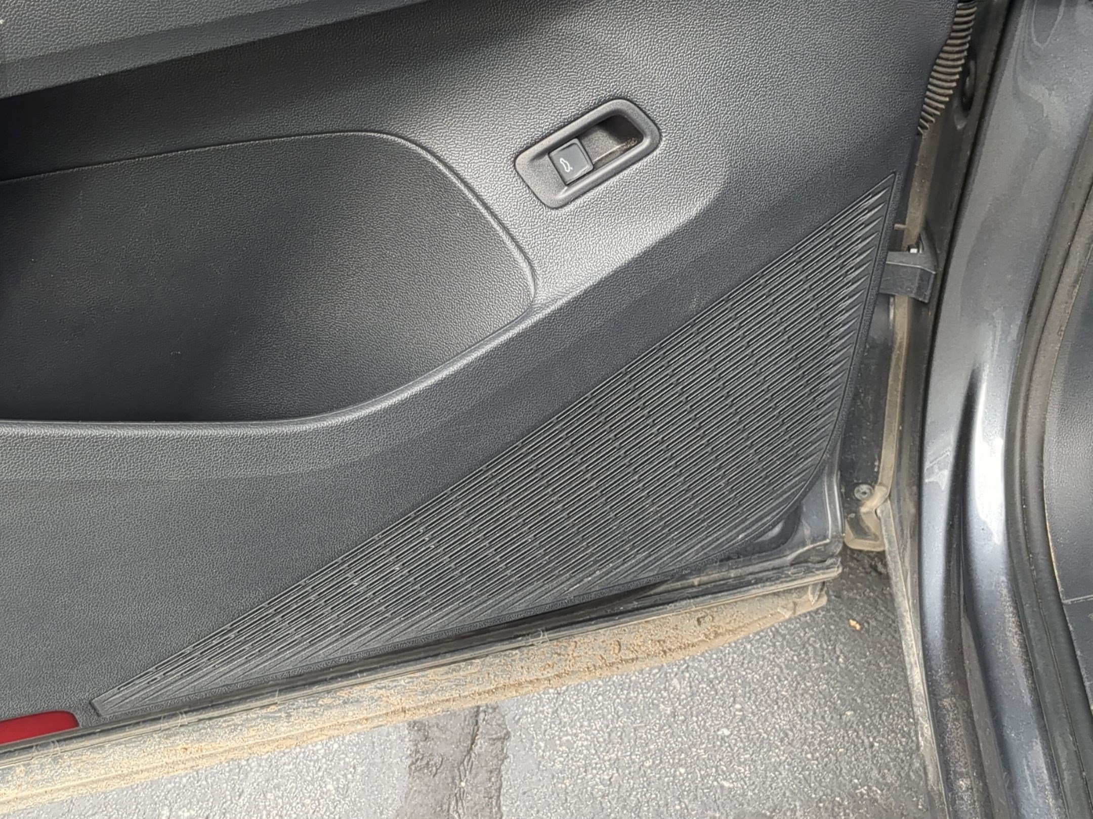 Used 2024 Volkswagen Atlas SE image 15