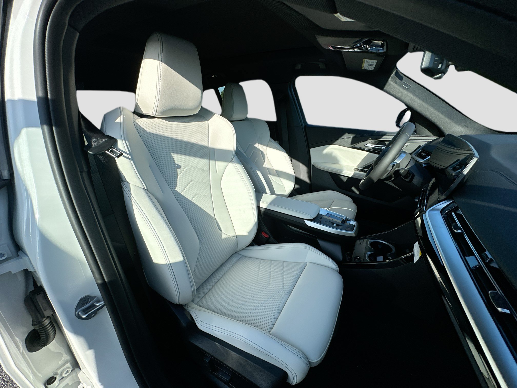 New 2026 BMW X2 xDrive28i w/ M Sport Package AWD/4WD image 21