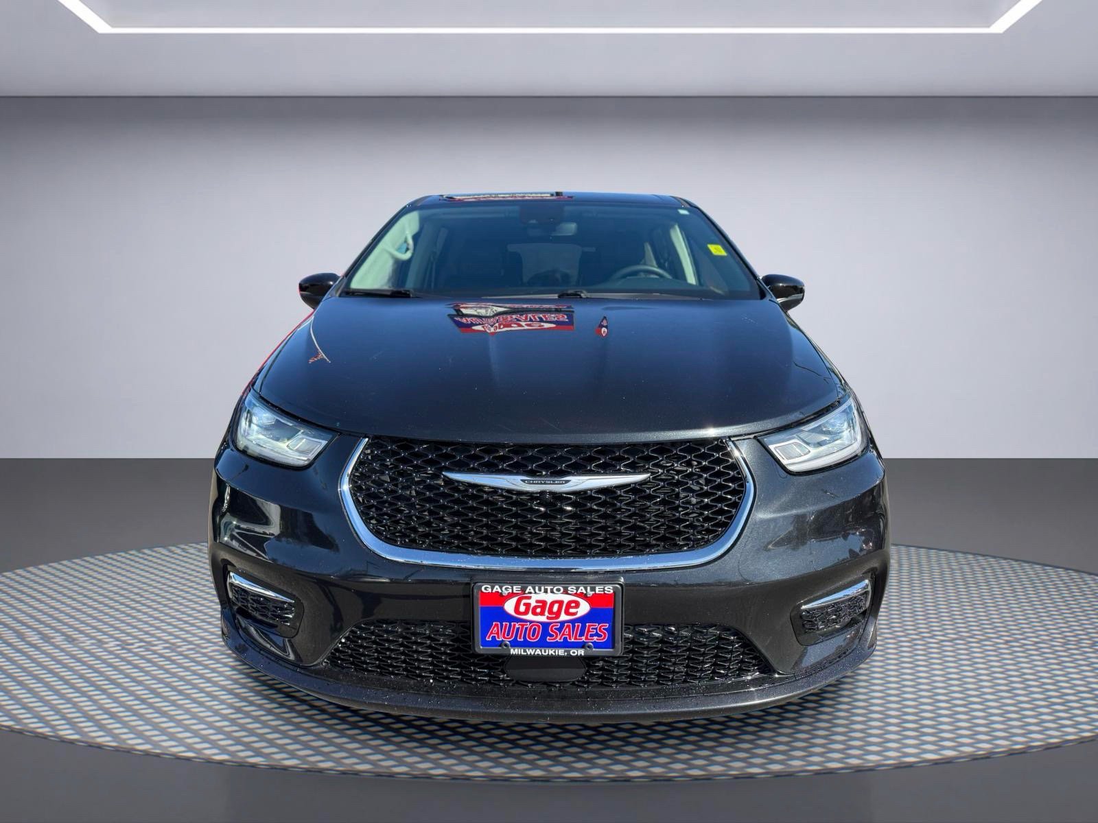 Used 2023 Chrysler Pacifica Touring-L FWD image 11