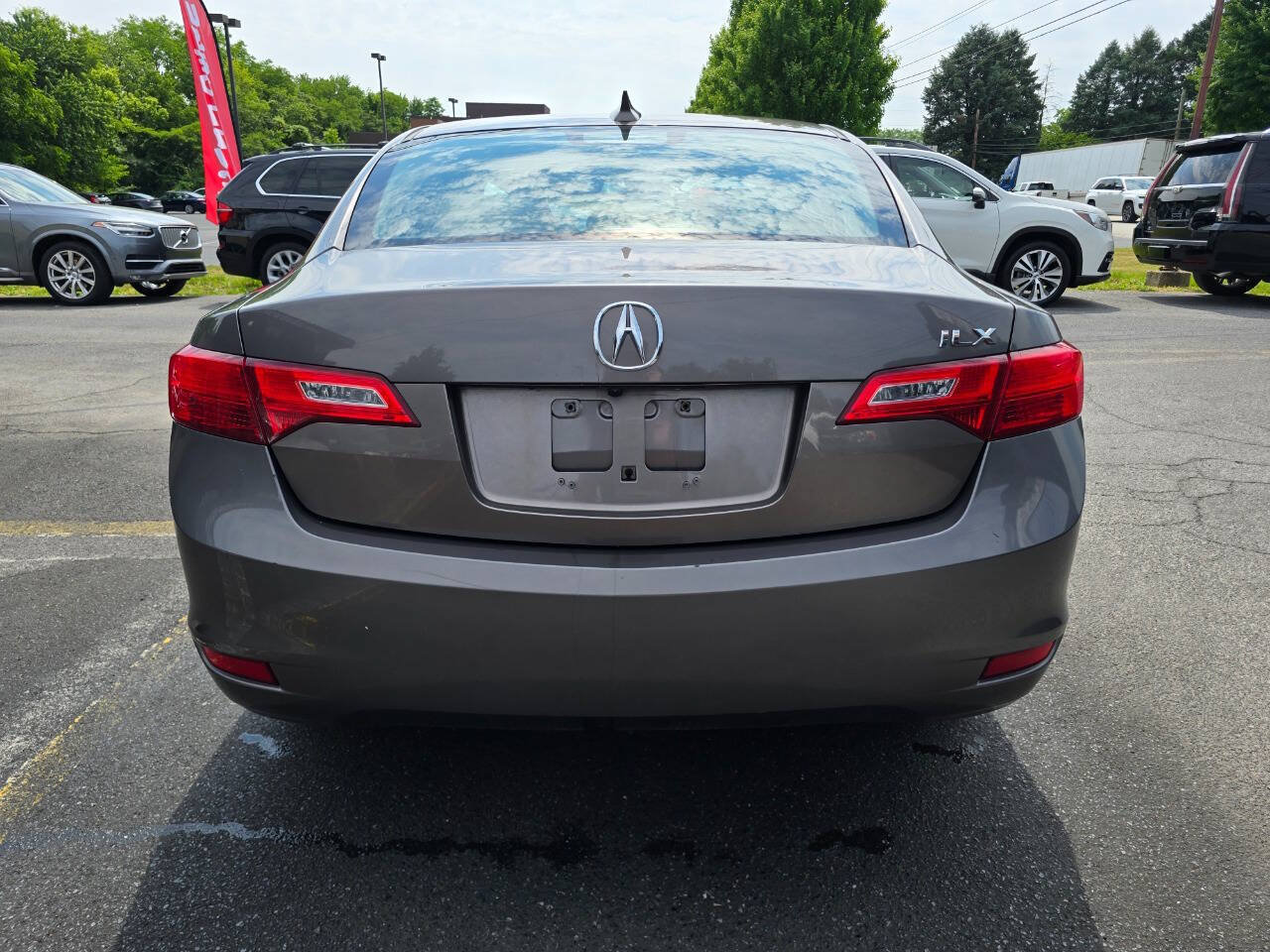 Used 2013 Acura ILX w/ Technology Package FWD image 4
