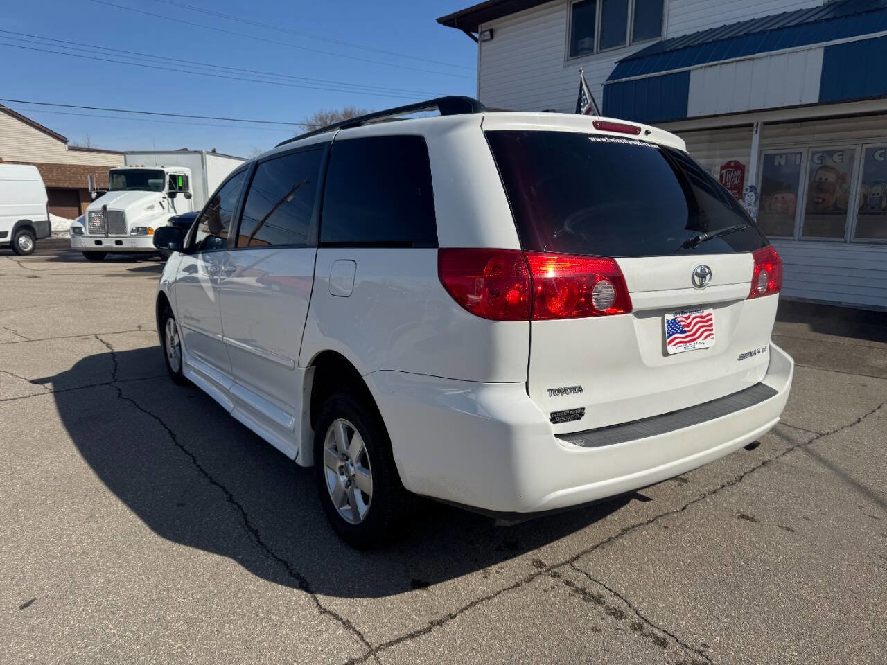 Used 2008 Toyota Sienna LE FWD image 8