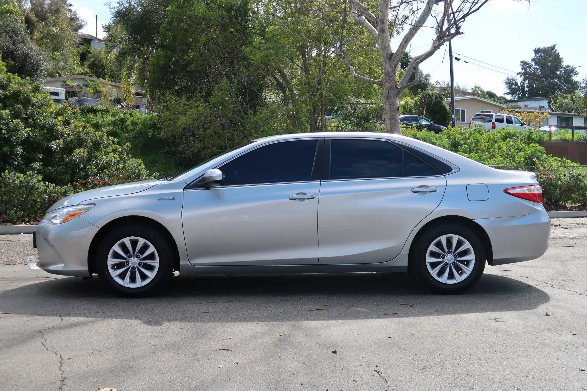 Used 2016 Toyota Camry LE FWD image 3