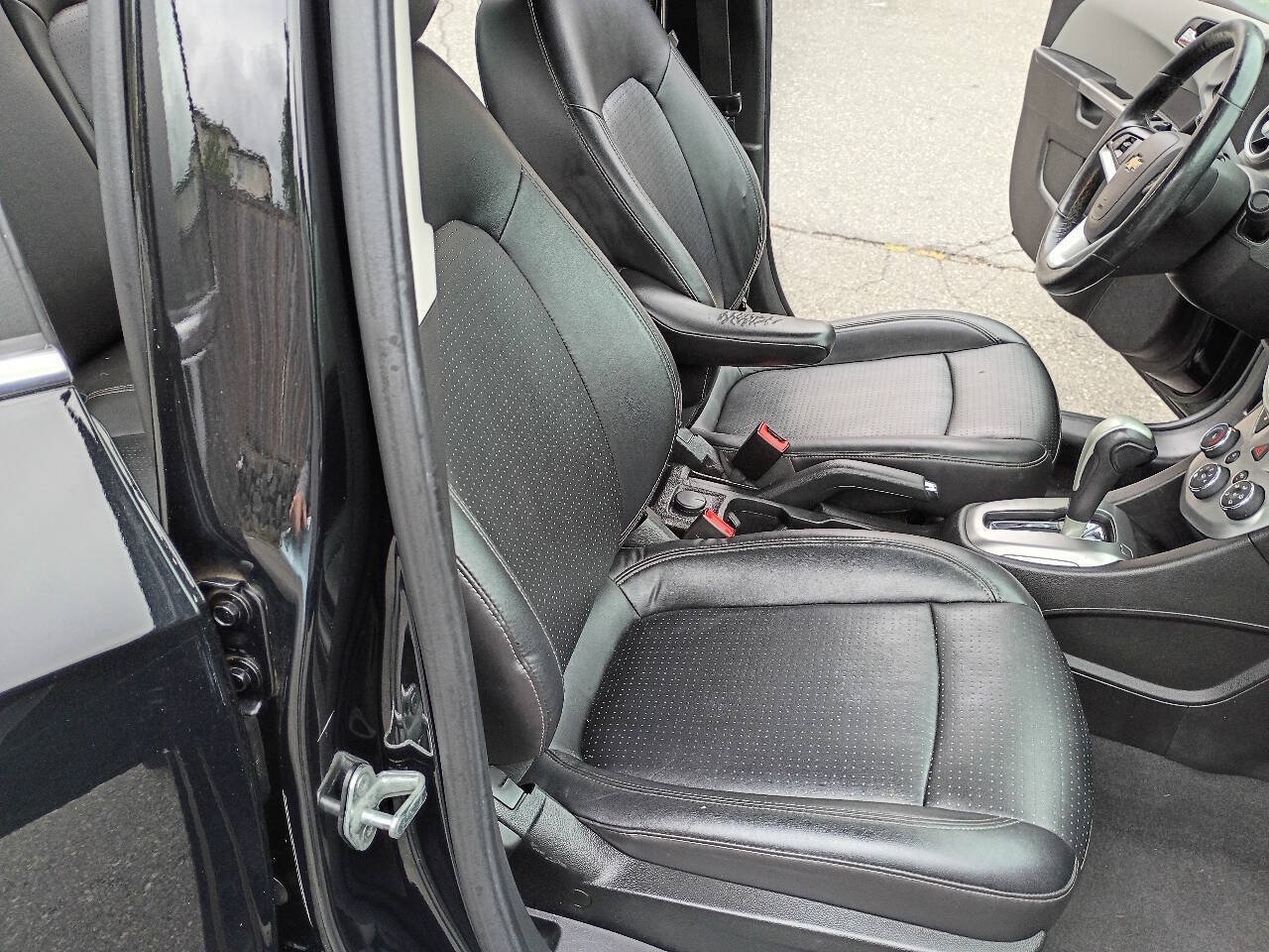 Used 2018 Chevrolet Sonic Premier FWD image 23