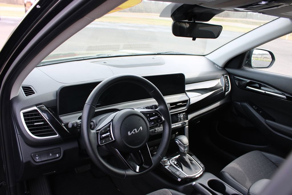Used 2025 Kia Seltos S image 21