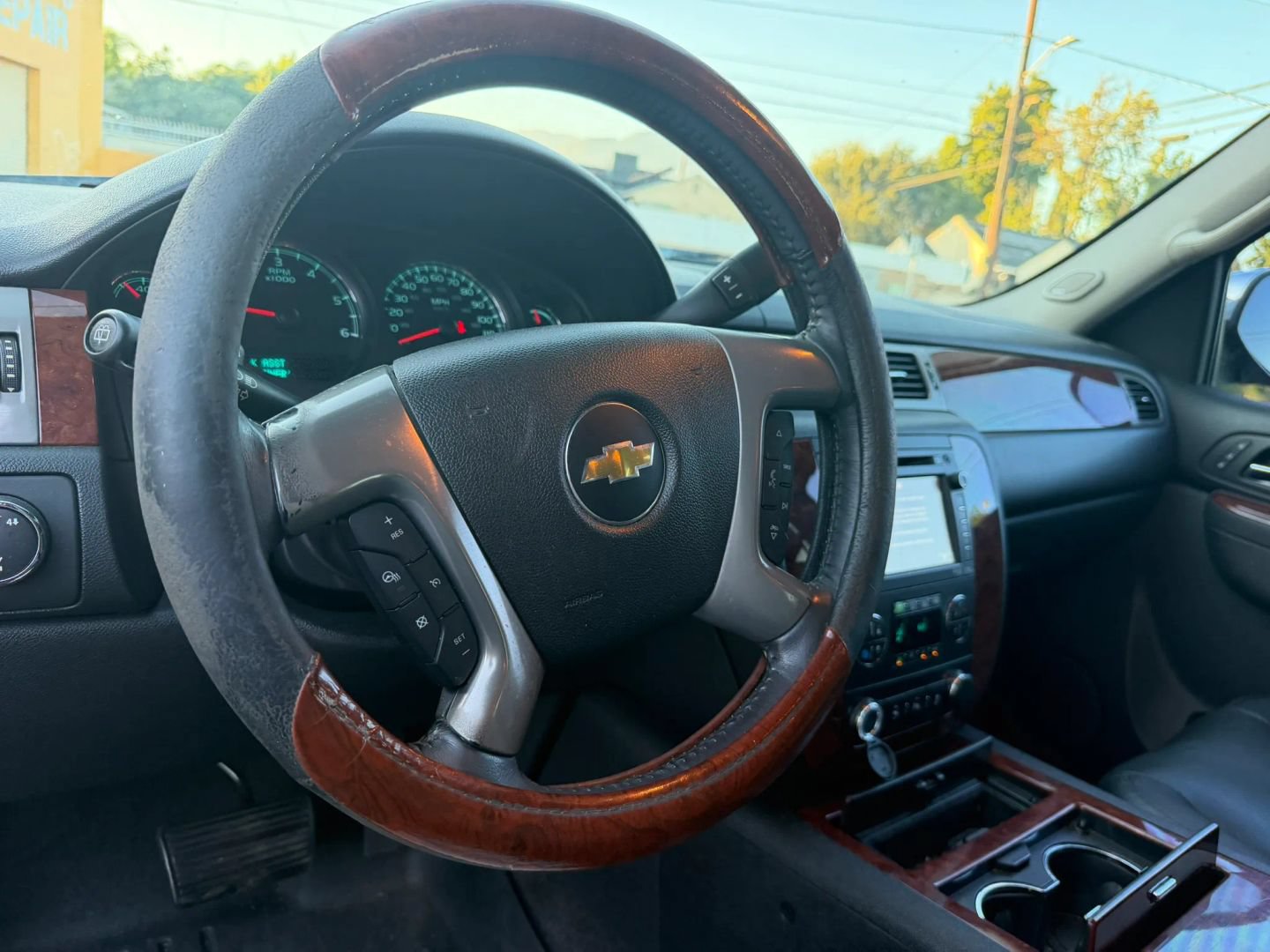 Used 2012 Chevrolet Tahoe LTZ AWD/4WD image 10