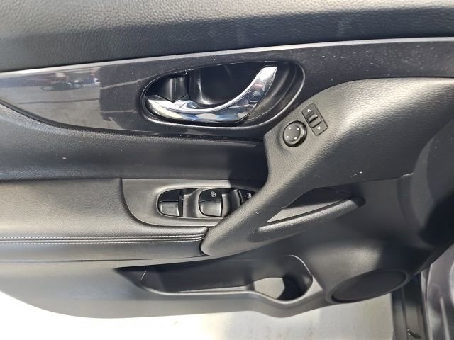 Certified 2018 Nissan Rogue SV AWD/4WD image 11