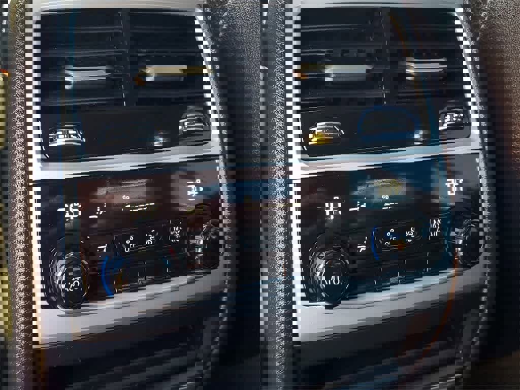 Used 2019 BMW 740i w/ Executive Package image 11