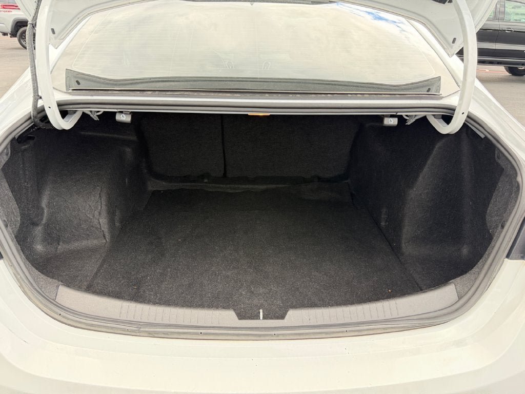 Used 2022 Chevrolet Malibu RS FWD image 23
