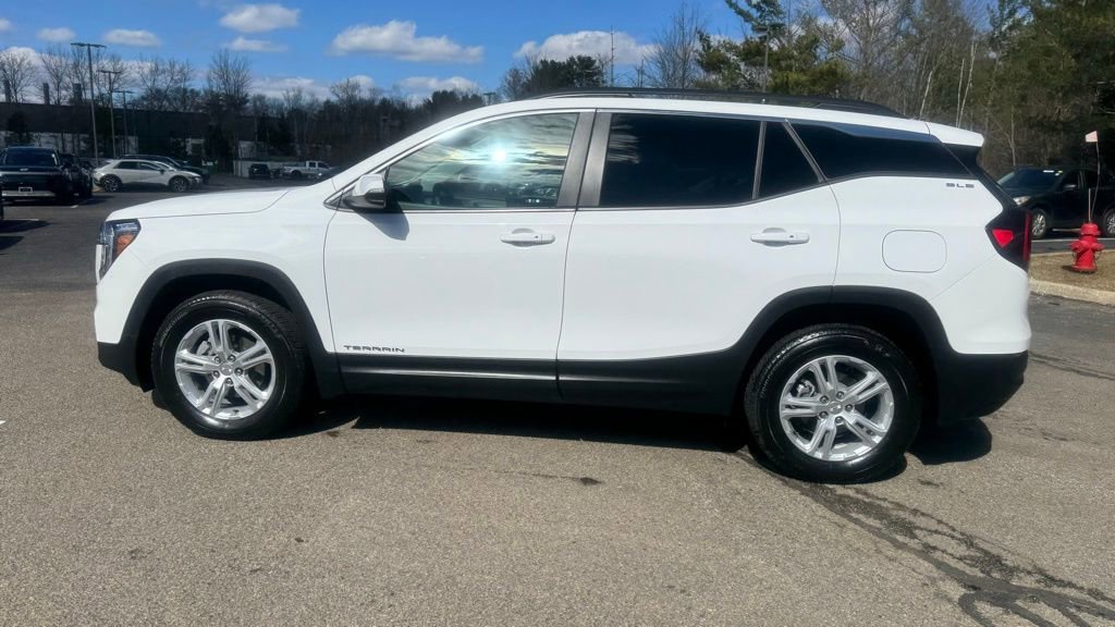 Used 2023 GMC Terrain SLE w/ Driver Convenience Package image 2
