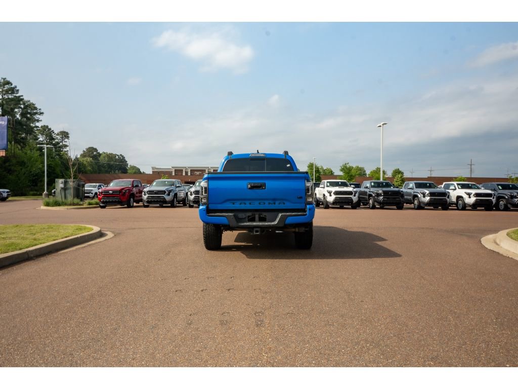 Used 2020 Toyota Tacoma TRD Sport w/ TRD Premium Sport Package AWD/4WD image 6