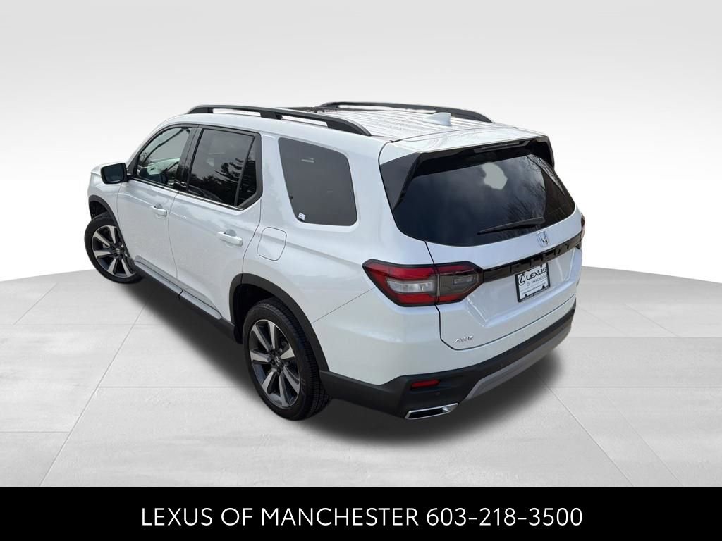 Used 2025 Honda Pilot Touring image 4