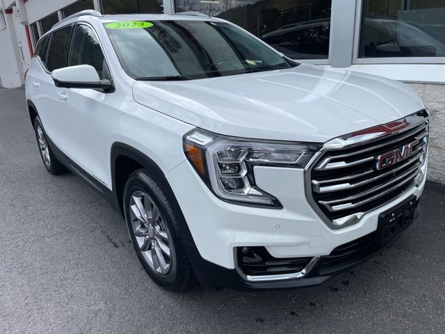 Used 2023 GMC Terrain SLT w/ Tech Package image 2