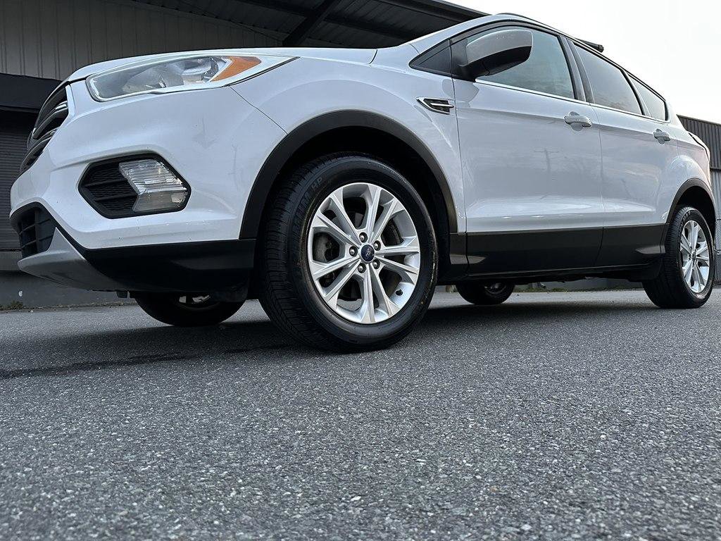 Used 2018 Ford Escape SE FWD image 12