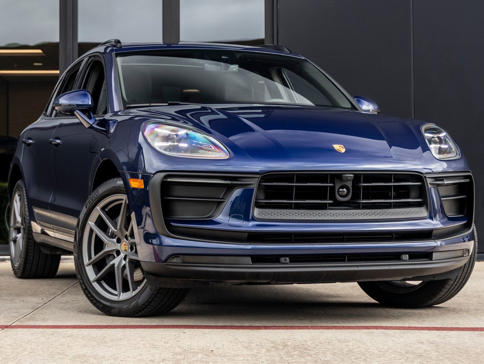 Certified 2025 Porsche Macan image 6