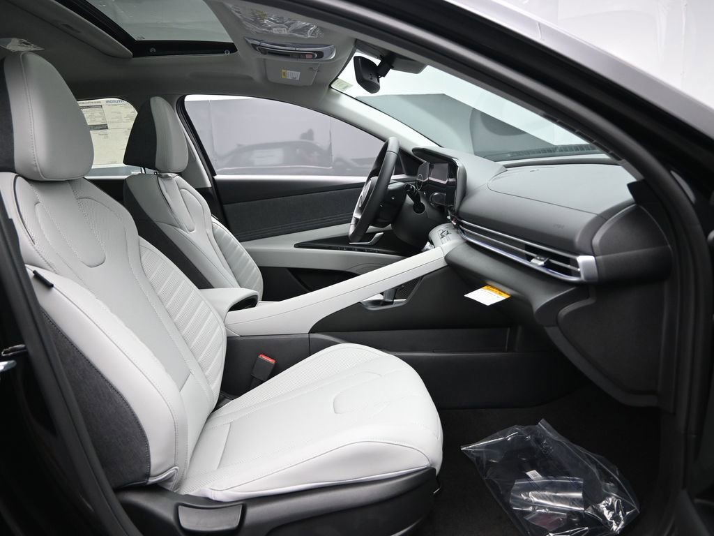 New 2025 Hyundai Elantra Limited image 33