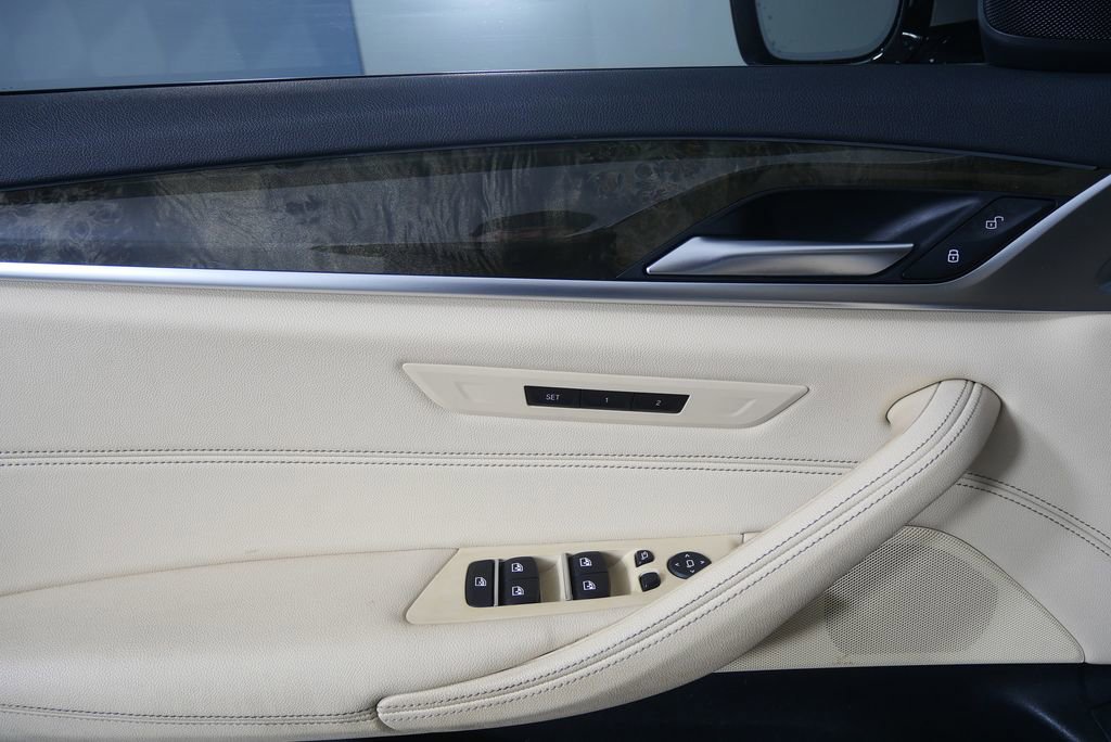 Certified 2023 BMW 530i w/ Convenience Package image 9