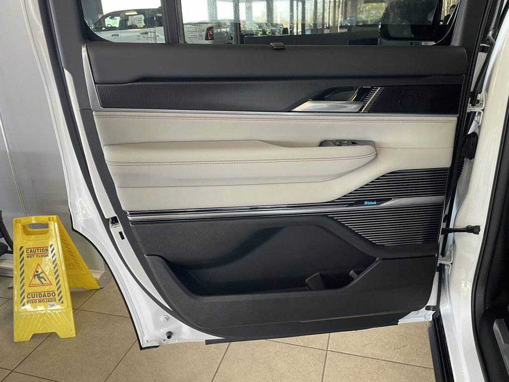 New 2026 Jeep Grand Wagoneer Summit w/ Premium Group III AWD/4WD image 19