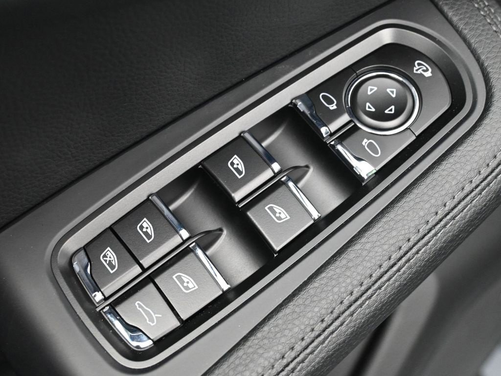 New 2025 Porsche Macan image 19