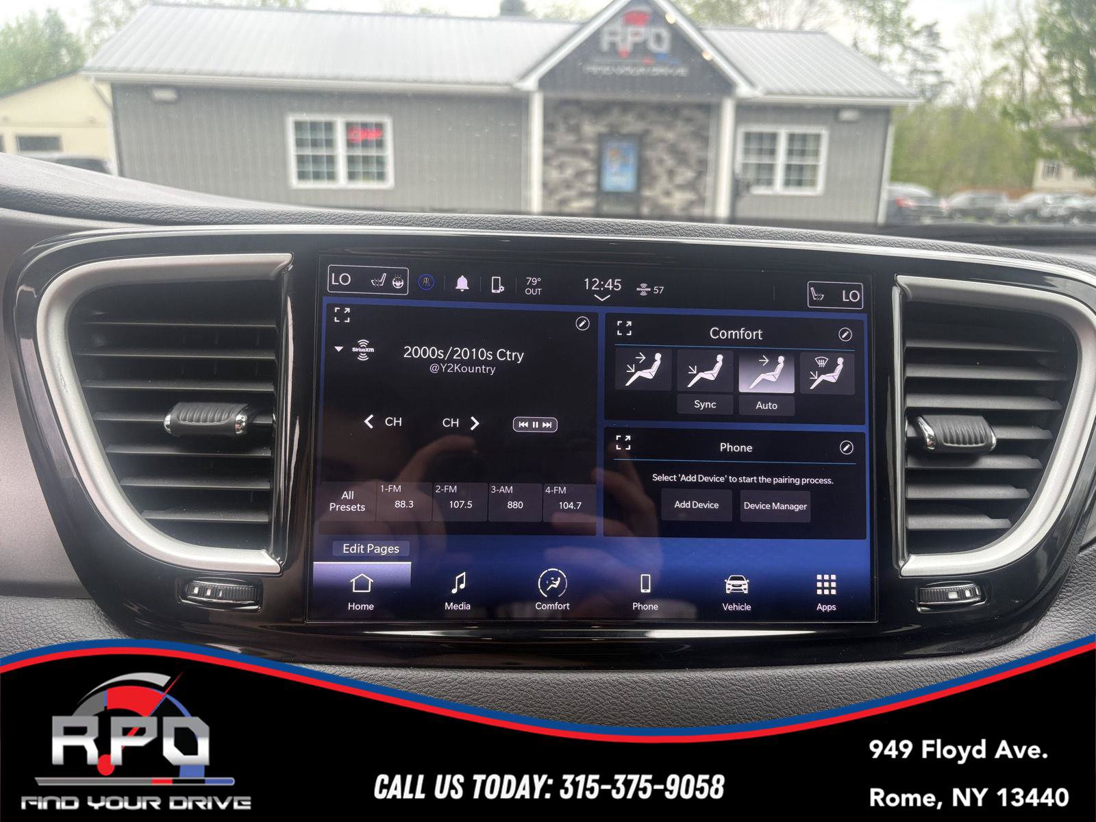 Used 2024 Chrysler Pacifica Touring-L FWD image 20