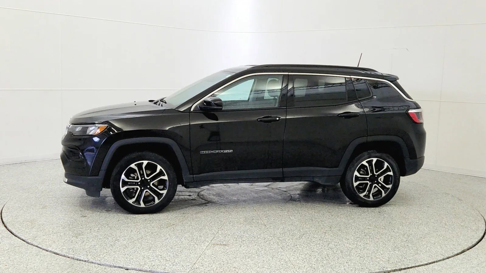 Used 2022 Jeep Compass Limited image 4