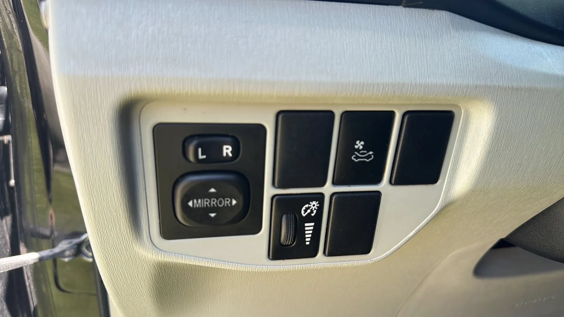 Used 2014 Toyota Prius Four w/ Solar Roof Package FWD image 34
