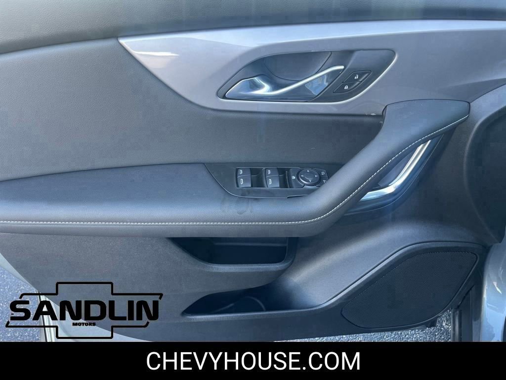 New 2025 Chevrolet Blazer LT w/ Midnight/Sport Edition FWD image 10