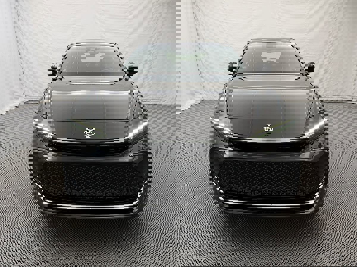 Used 2025 Toyota Crown AWD/4WD image 2