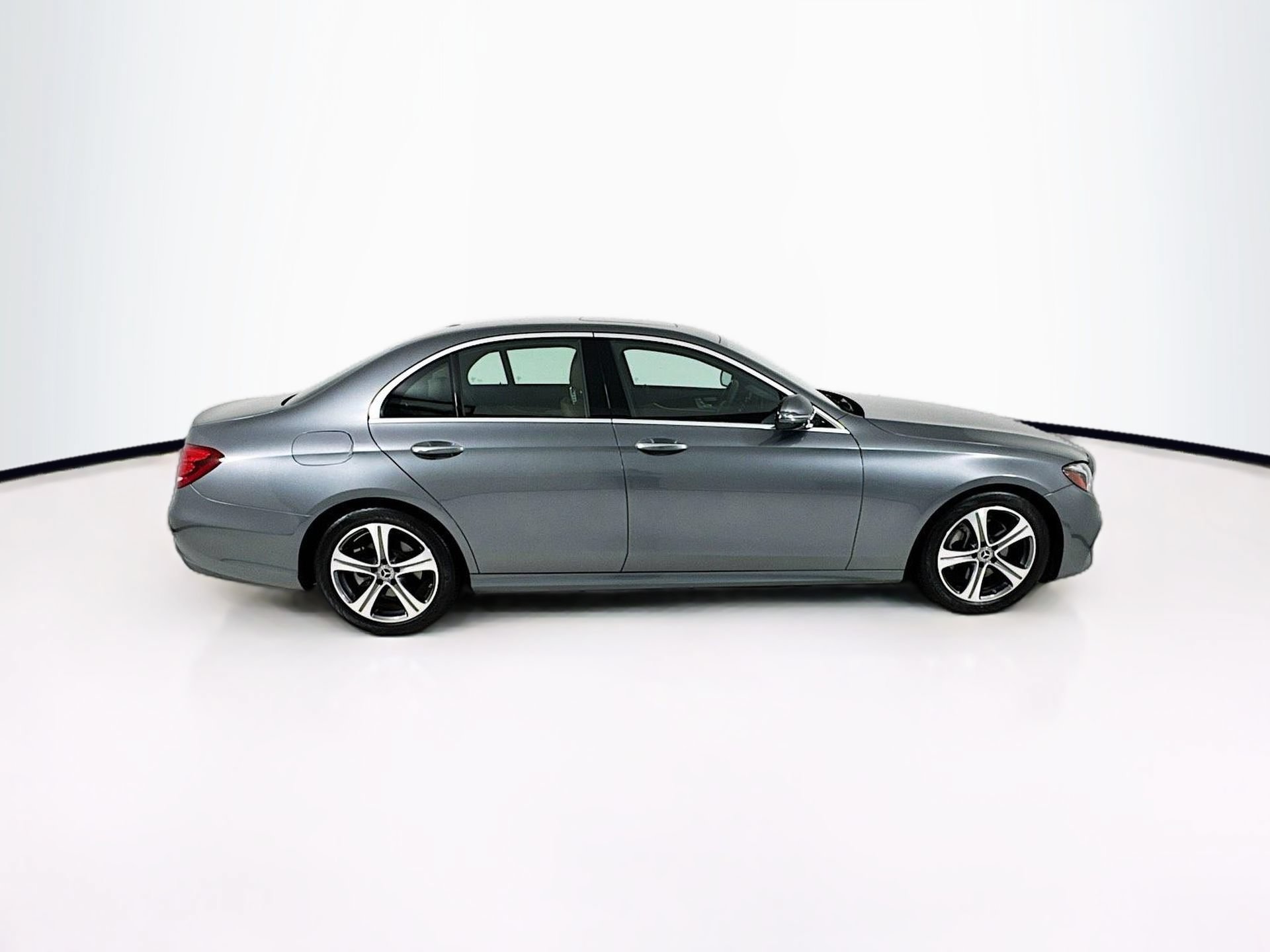 Used 2019 Mercedes-Benz E 300 image 9