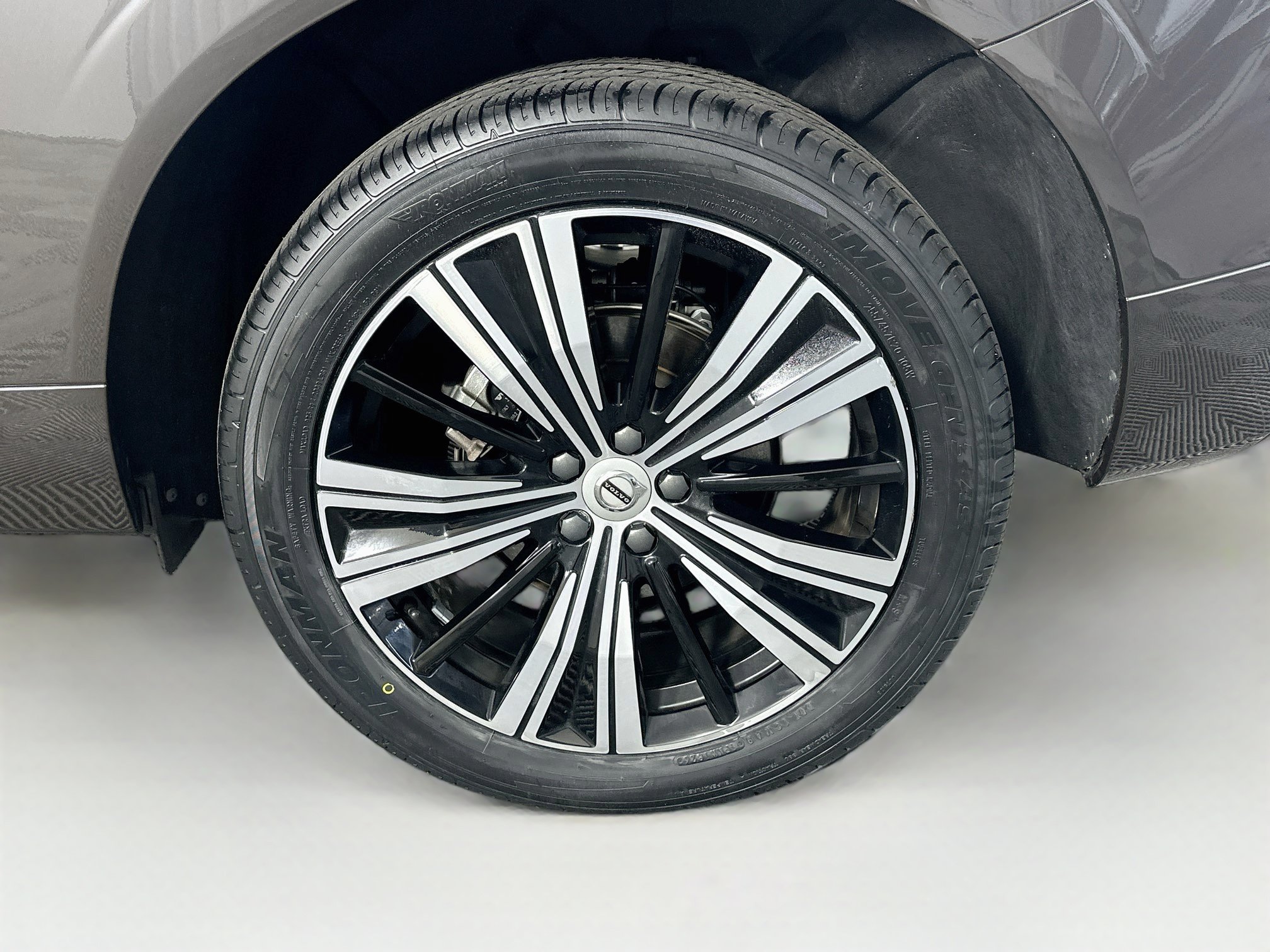 Used 2023 Volvo XC60 B5 Plus w/ Protection Package Premier FWD image 11
