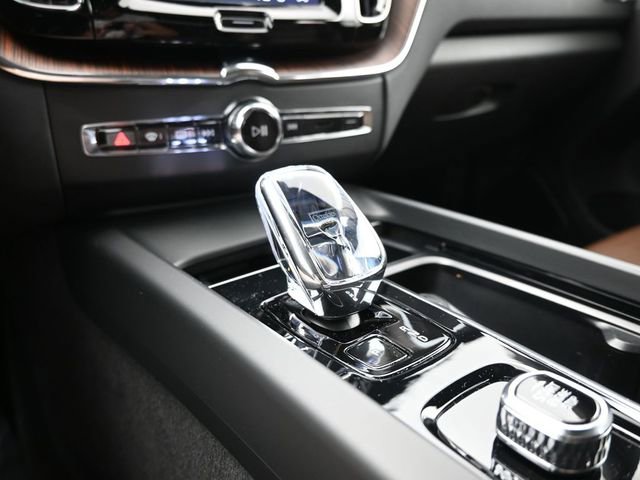 Used 2023 Volvo XC60 B5 Ultimate image 12