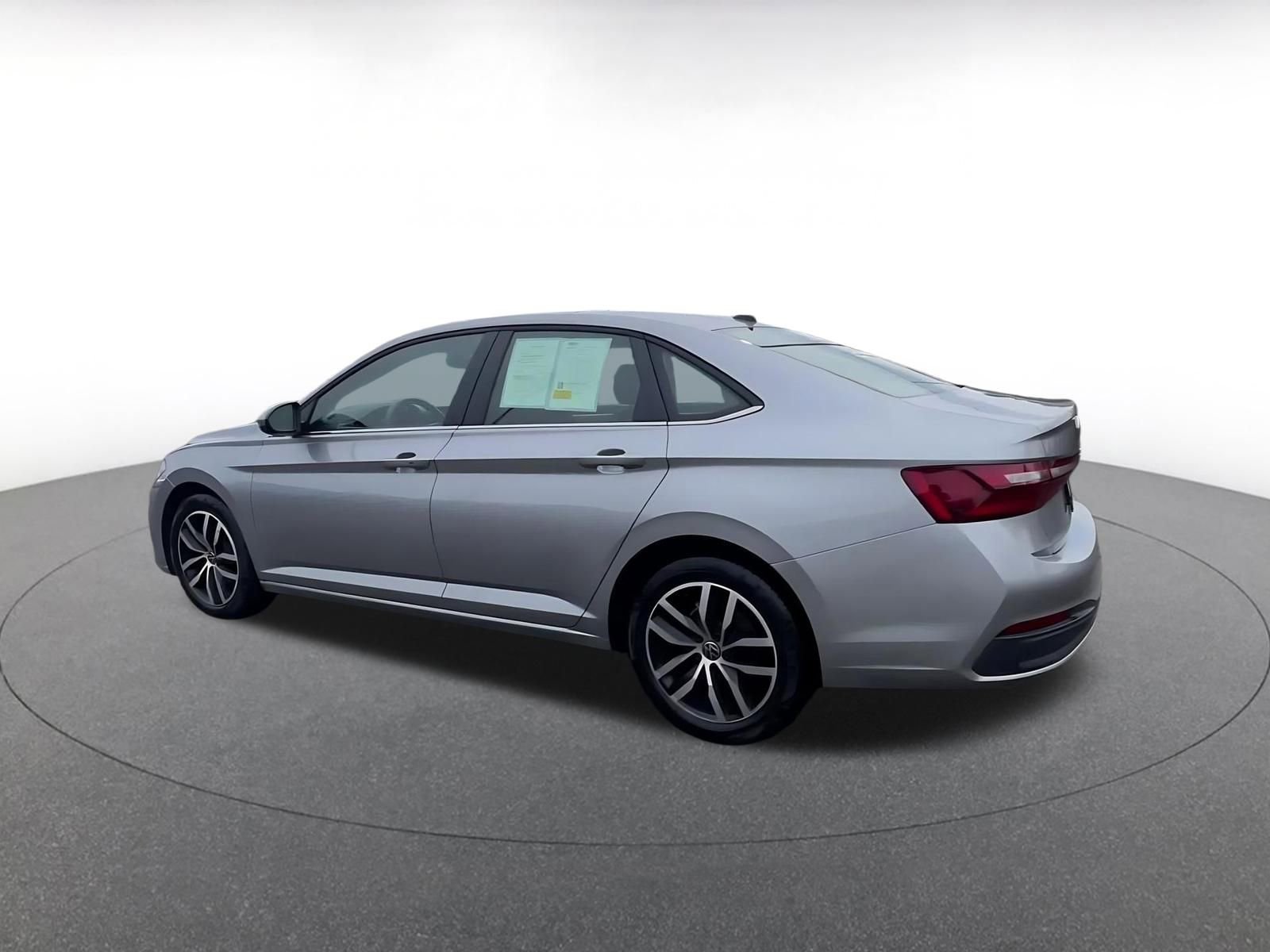 Used 2025 Volkswagen Jetta SE image 10