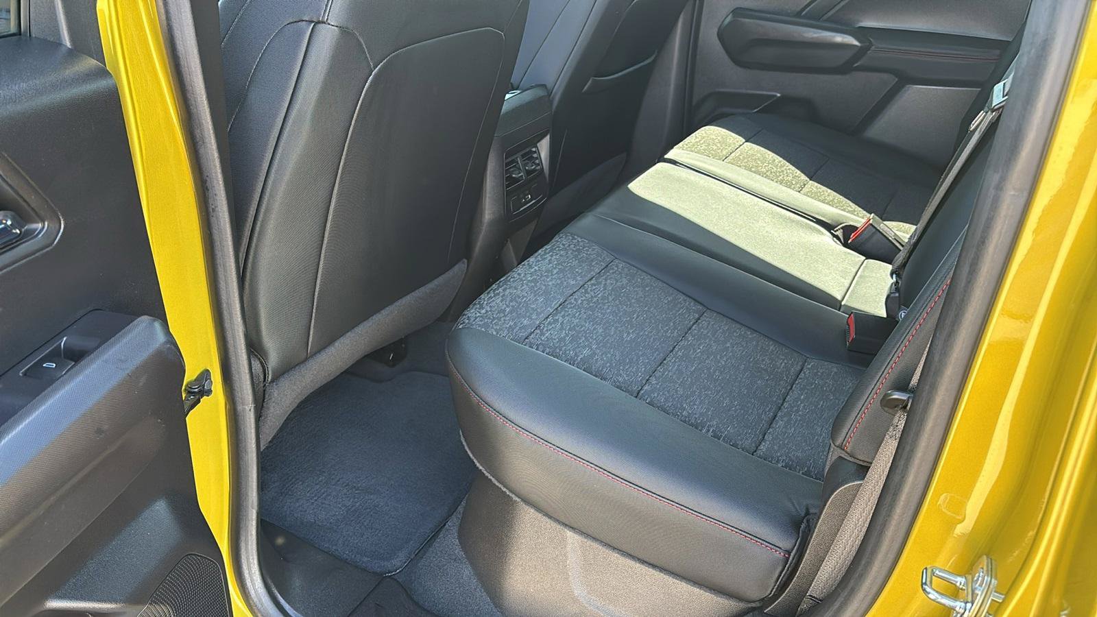 Used 2023 Chevrolet Colorado Z71 w/ Z71 Convenience Package 2 image 27