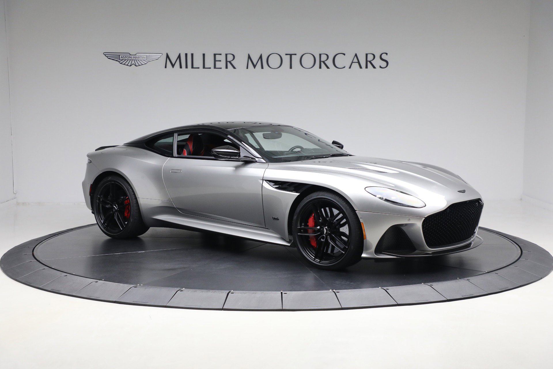 Used 2023 Aston Martin DBS Coupe image 10
