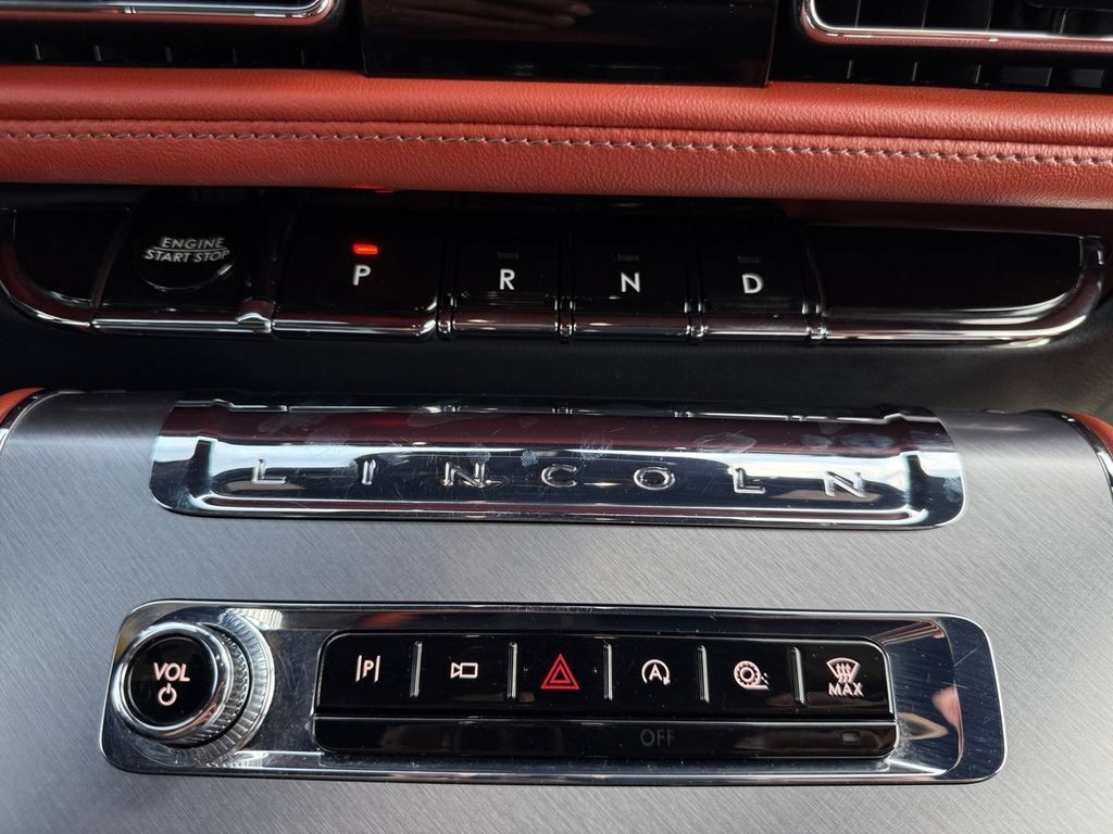 Used 2025 Lincoln Aviator Reserve AWD/4WD image 17