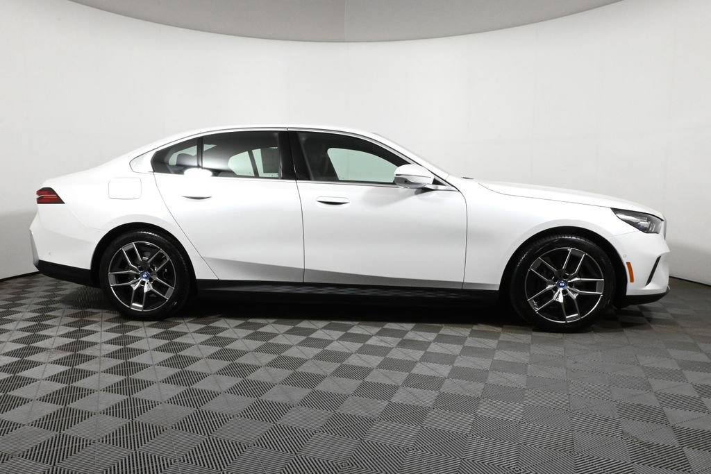 Used 2025 BMW i5 xDrive40 w/ Premium Package image 8