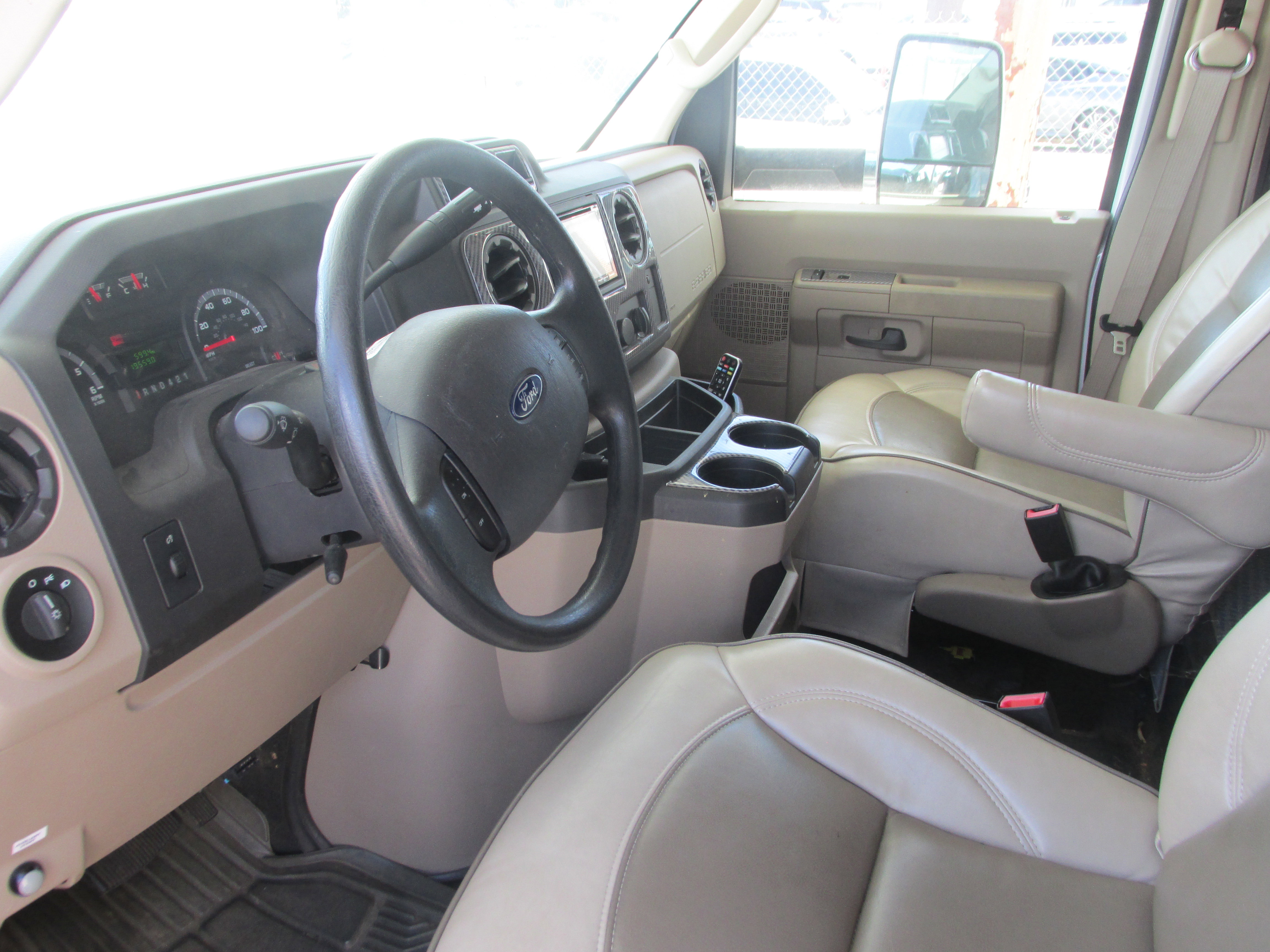 Used 2019 Ford E-450 and Econoline 450 Super Duty w/ Motorhome Prep Package RWD image 9