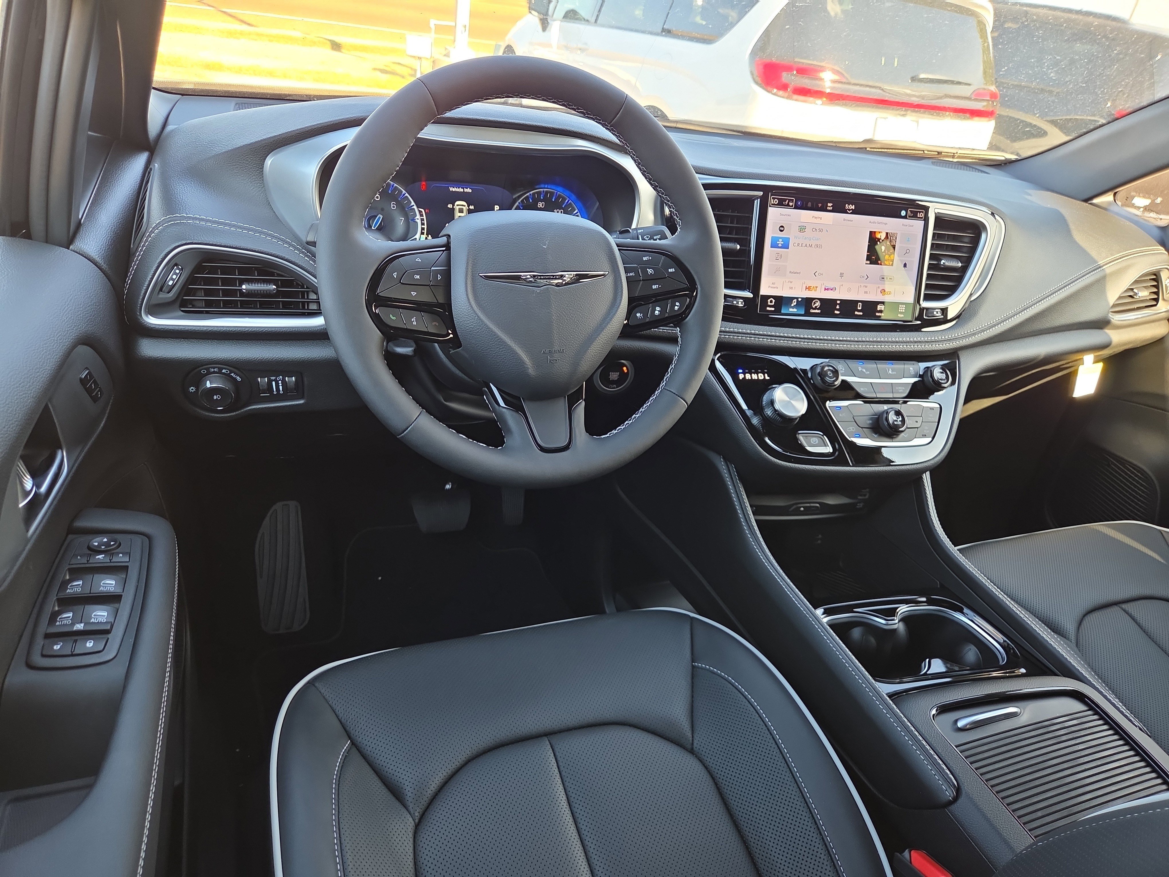 New 2026 Chrysler Pacifica Limited w/ Uconnect Theater Family Group image 8