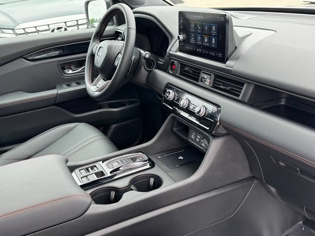 Certified 2025 Honda Pilot TrailSport image 10