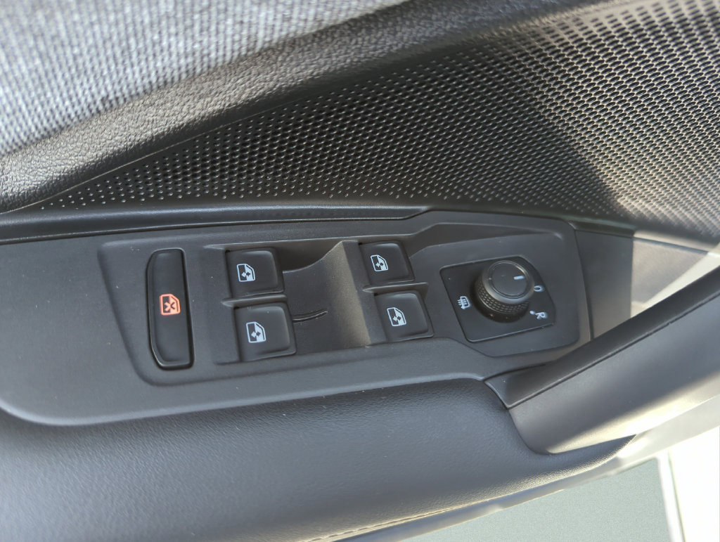 Used 2025 Volkswagen Tiguan S FWD image 31