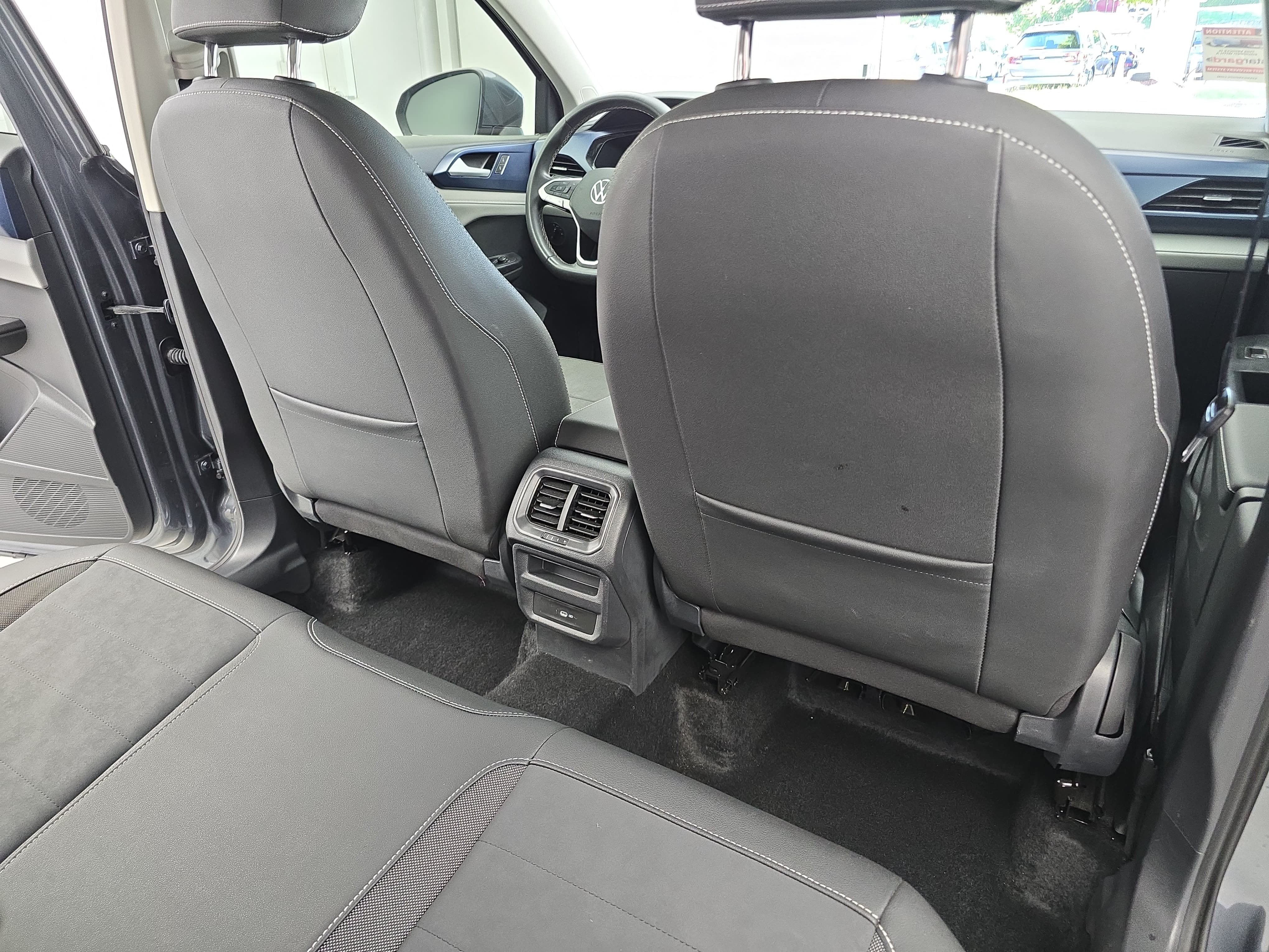 Certified 2024 Volkswagen Taos SE AWD/4WD image 11