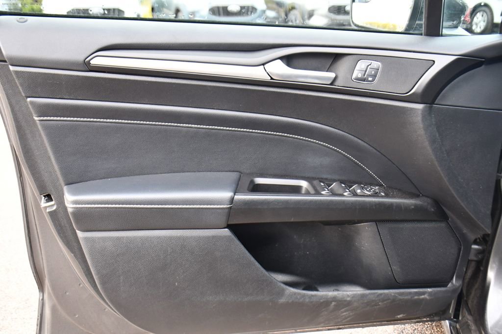 Used 2018 Ford Fusion Titanium FWD image 15