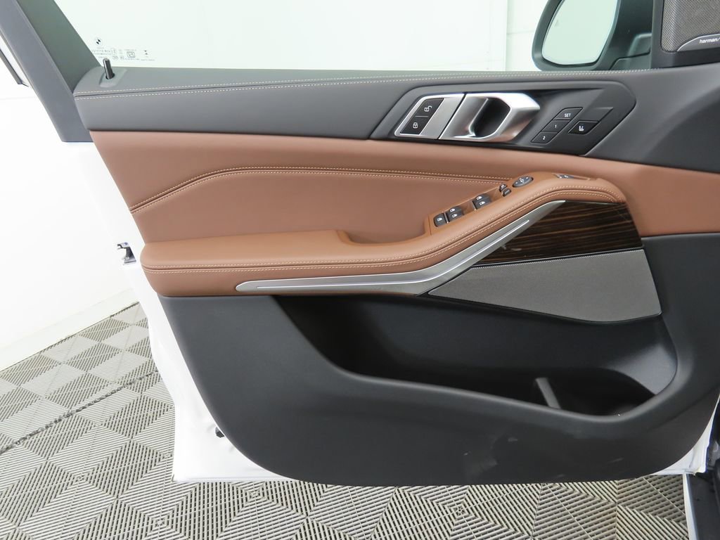 New 2026 BMW X5 xDrive40i w/ Climate Comfort Package image 24