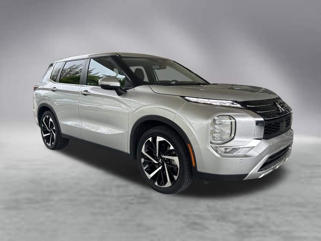 Used 2024 Mitsubishi Outlander SE FWD image 2