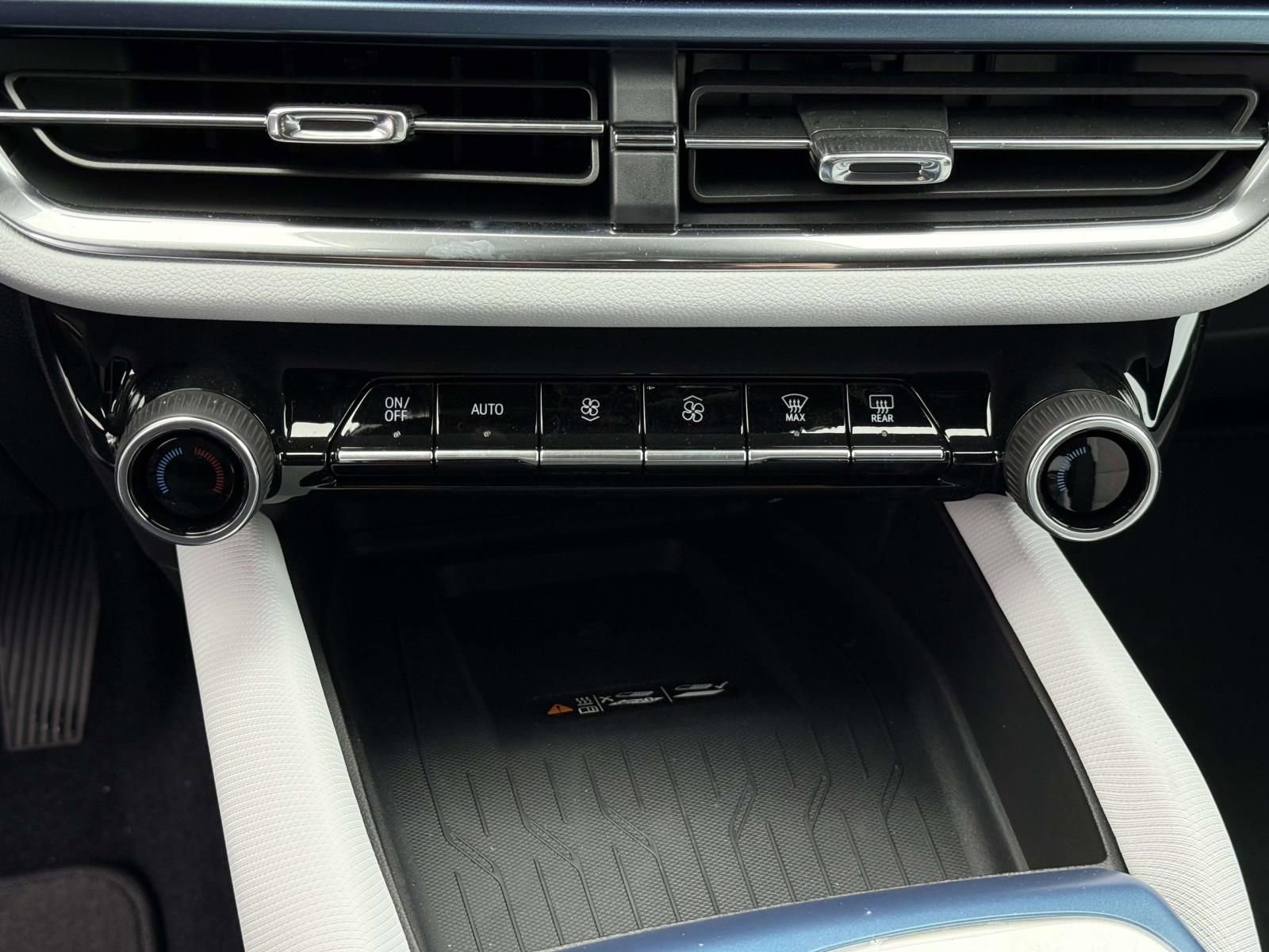 New 2026 Chevrolet Equinox EV LT w/ Convenience Package II image 11