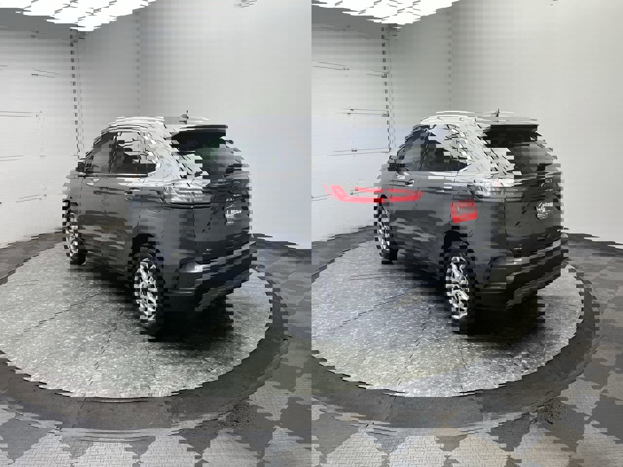 Used 2024 Ford Edge SEL w/ Convenience Package image 2