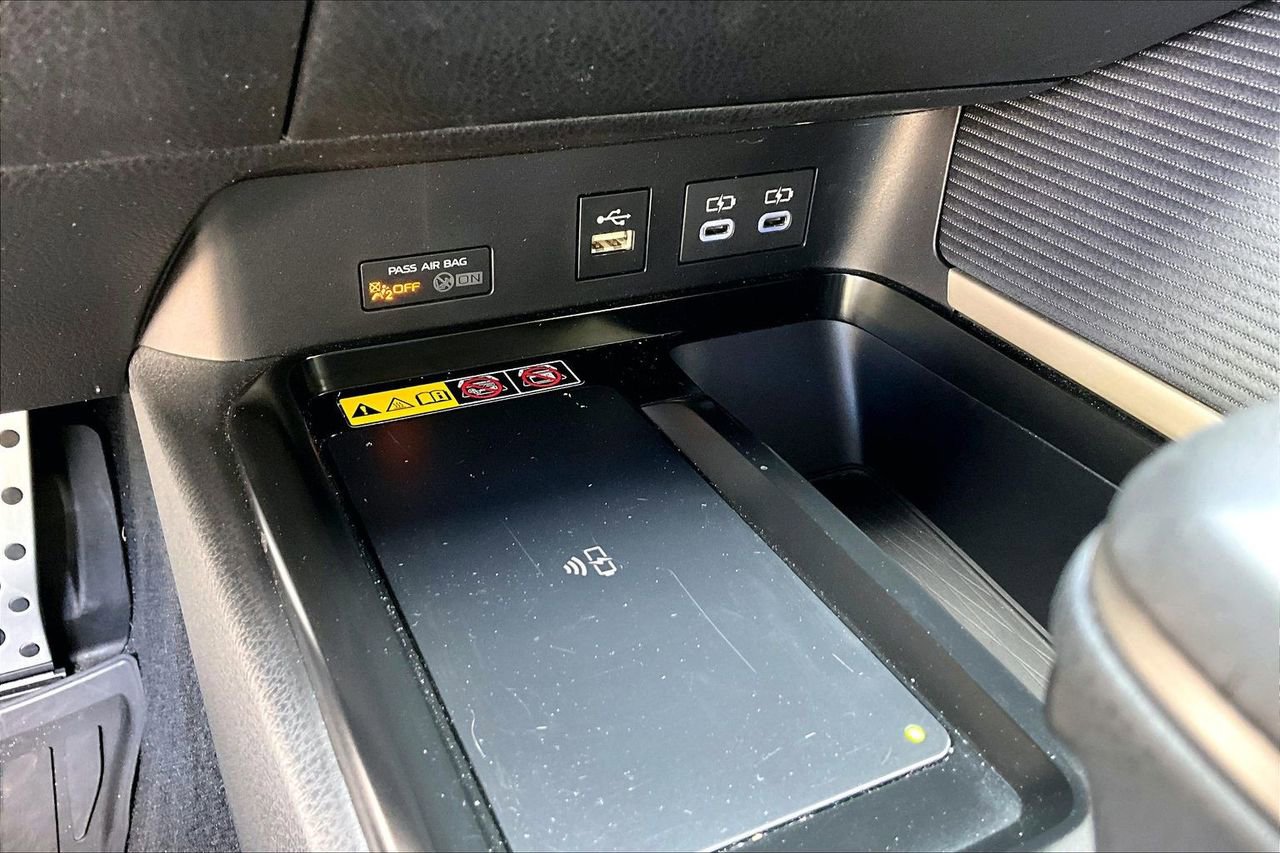 Used 2025 Toyota Camry SE w/ Convenience Package FWD image 26